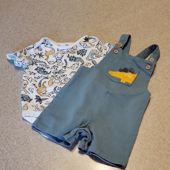Tommy Bahama Dino Theme 2 Pc Overall Set Size 6-9 Months - Picture 1 of 6